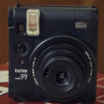 Instax Mini 99 : Fujifilm réinvente son appareil instantané